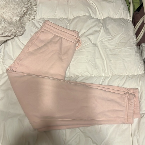 Baby pink Aritzia Cozy set - Picture 2 of 5